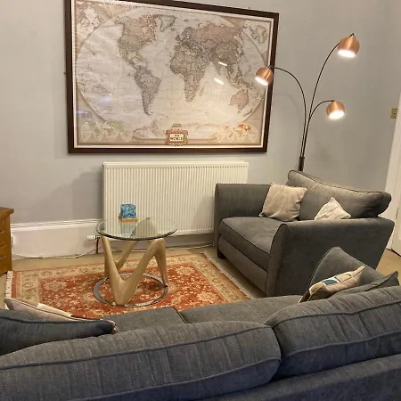 The Corner House وايتهيفين