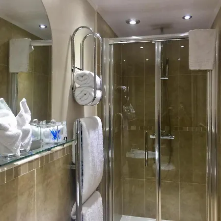 The Corner House وايتهيفين