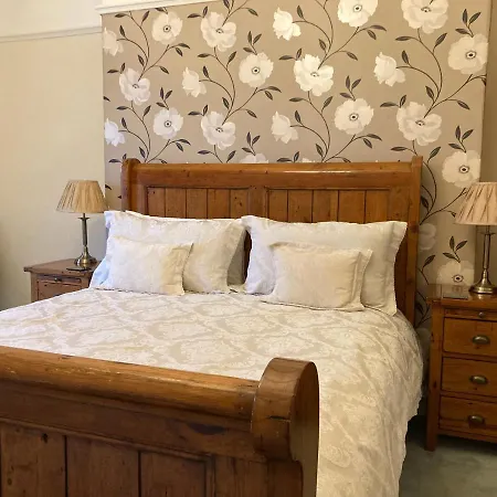 The Corner House Bed & Breakfast 2*